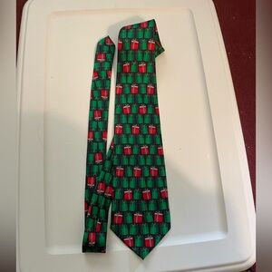 NWOT-Festive Green and Red Holiday Tie
